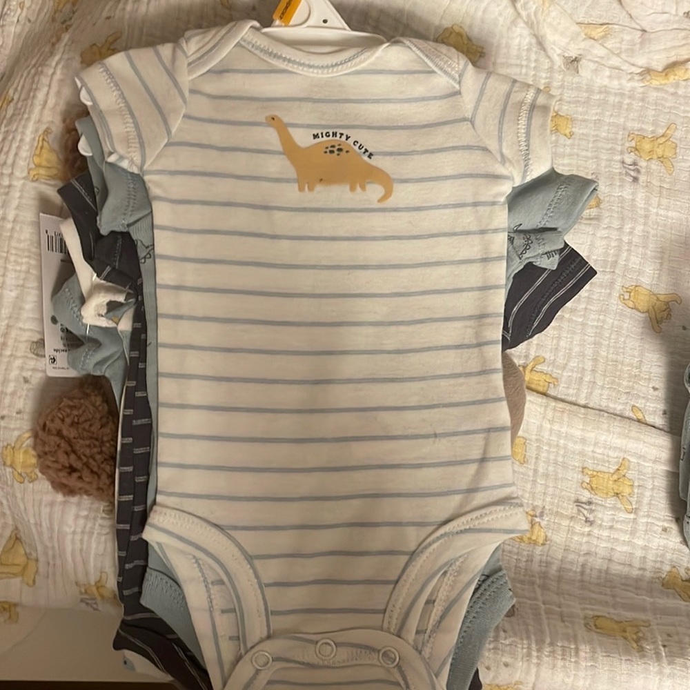 5 pack of newborn onesies!